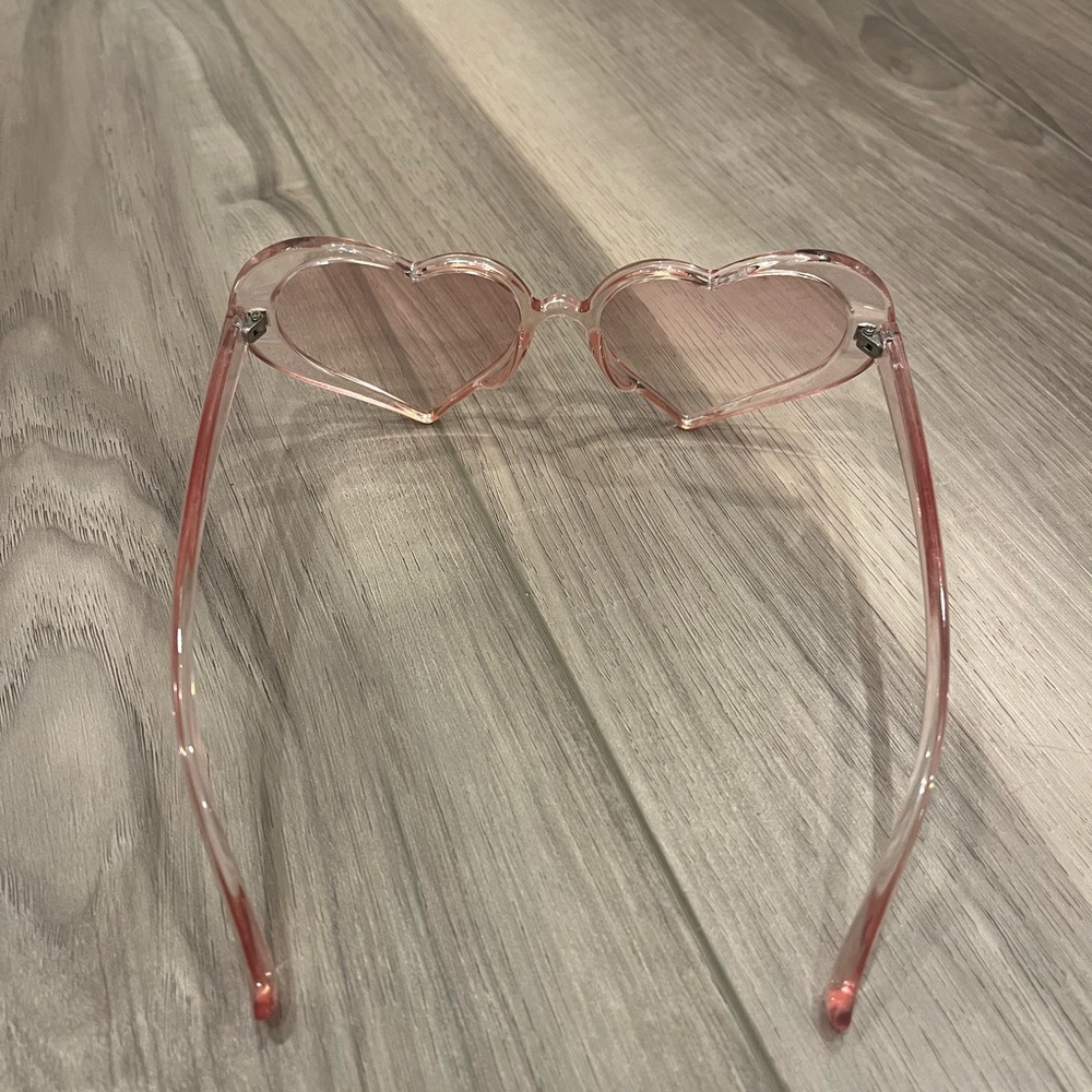 🌼 Light Pink Heart Glasses - Picture 2 of 3